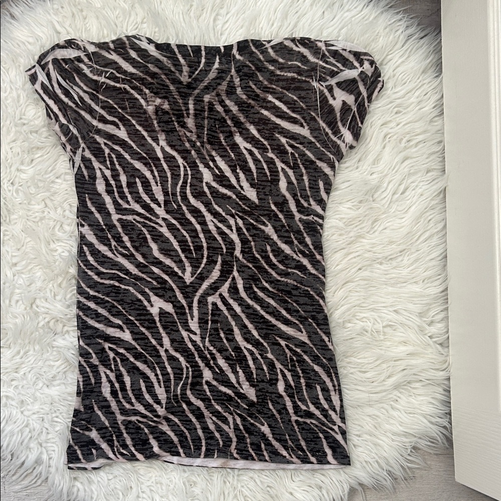 FLEURISH Zebra Print V-Neck Women Top - Picture 4 of 5